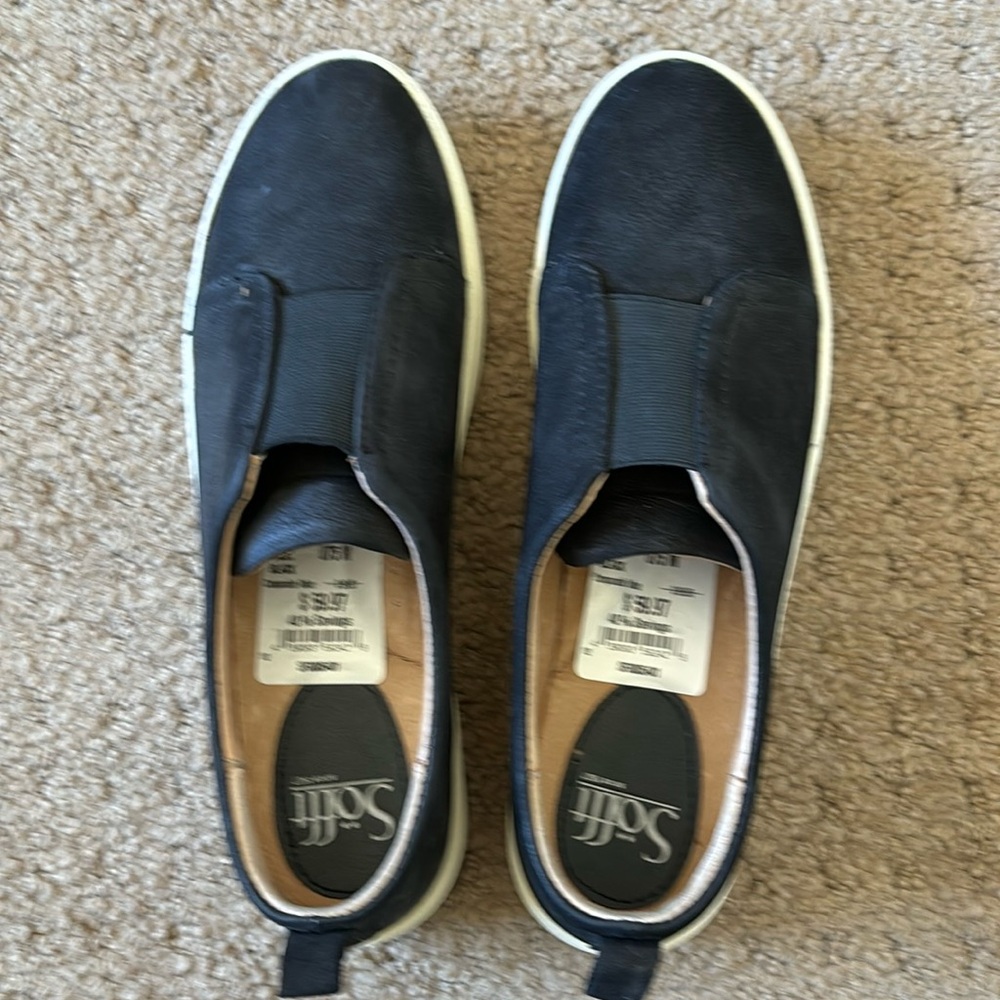 NWT sofft slip on tennis shoe flats.